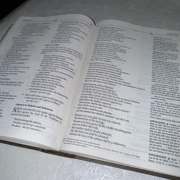 The Inspirational Study Bible by Max Lucado 1991 Hardcover NKJV Life Lessons God - Picture 8 of 13